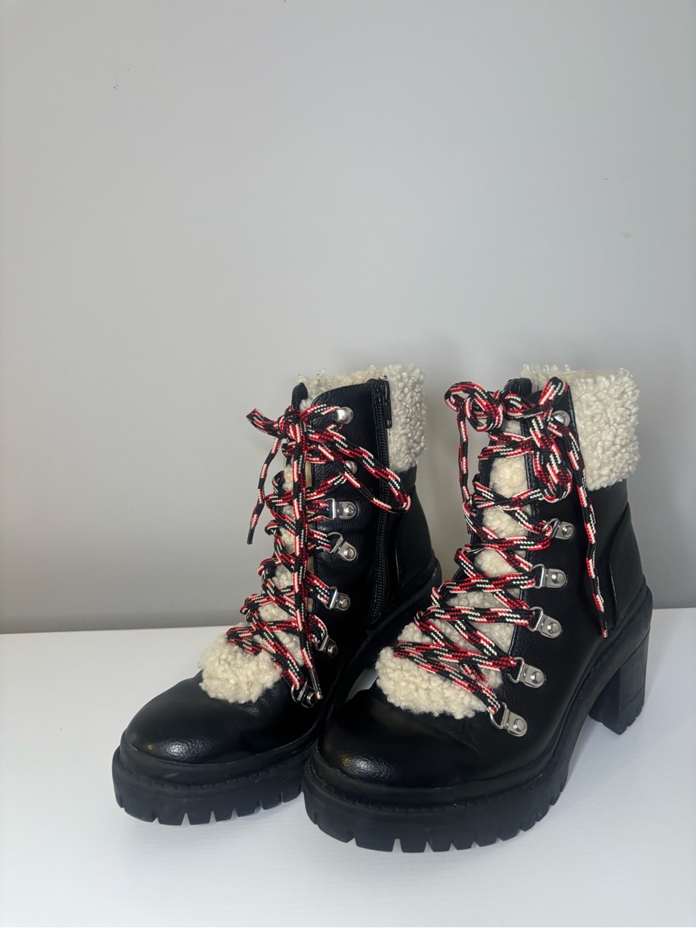Women’s Black Faux-Shearling Lace-Up Ankle Boots size 6.5